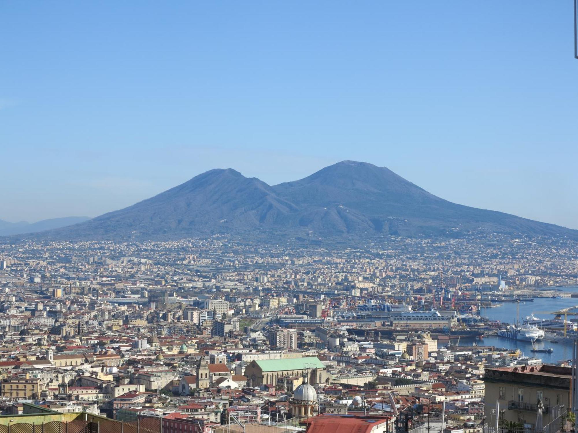 New Panoramic - Half Way Center-vomero District *